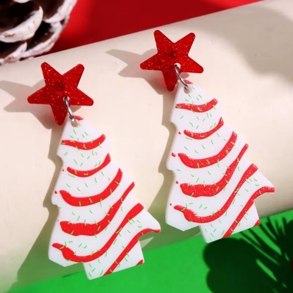 Little Debbie Acrylic Christmas Tree Cake Earrings NWOT - Picture 3 of 8